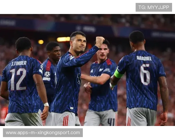 阿森纳继续训练边路内切组合，马丁内利节奏极强