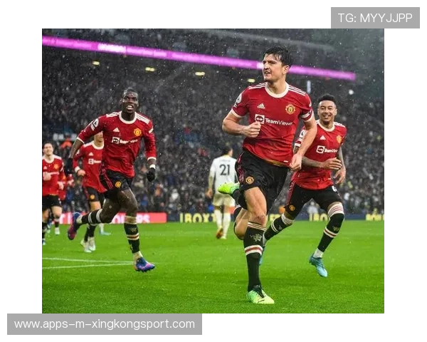 曼城细腻脚法助力突破防线,展现绝佳球技 曼城细腻脚法助力突破防线,展现绝佳球技