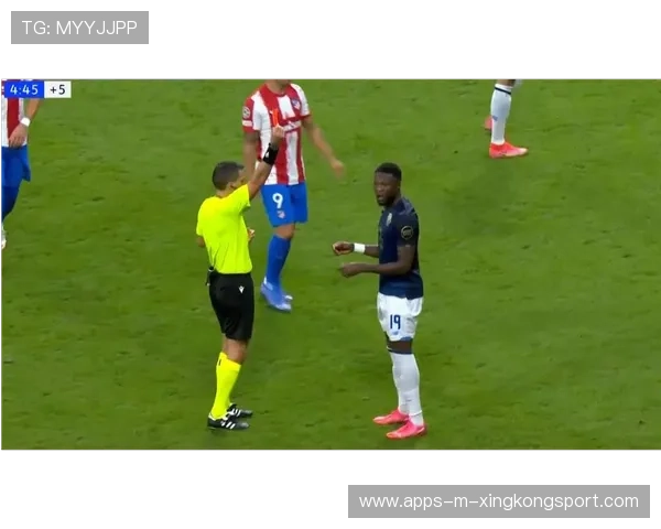 波尔图赞博跳起头槌破门空中优势尽显——见证足球的力量与奇迹