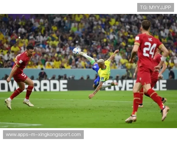 维尼修斯边线连续突破创造绝佳传中机会:速度、技巧与进攻艺术的巅峰演绎 维尼修斯边线连续突破创造绝佳传中机会:速度、技巧与进攻艺术的巅峰演绎